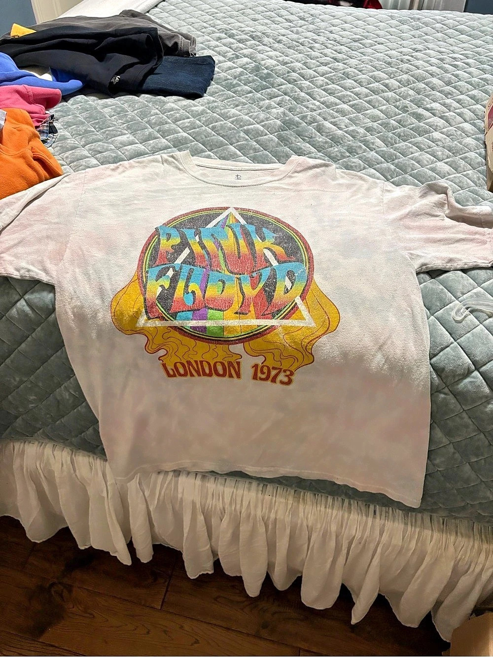 Pink Floyd The Dark Side of the Moon Graphic Tee in Pink Size Large